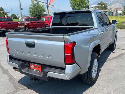 Used 2024 Toyota Tacoma SR5 w/ SR5 Upgrade Package AWD/4WD image 9