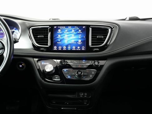 Used 2019 Chrysler Pacifica Limited w/ Advanced Safetytec Group image 18