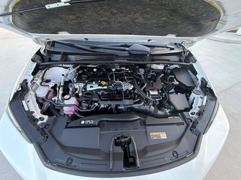 Certified 2025 Toyota Prius LE FWD image 32