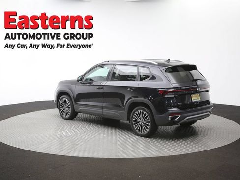 Used 2025 Volkswagen Taos SE FWD image 62