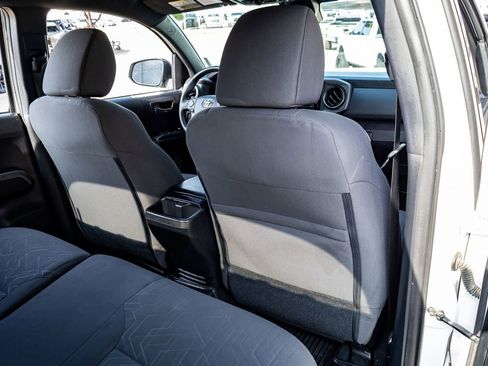 Used 2018 Toyota Tacoma TRD Off-Road w/ Technology Package image 30