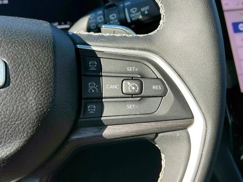 Certified 2023 Jeep Grand Cherokee Limited image 22