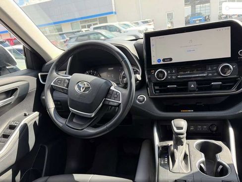 Used 2023 Toyota Highlander XLE image 8