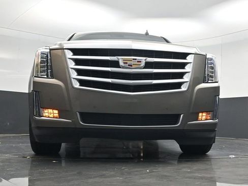 Used 2018 Cadillac Escalade ESV Premium Luxury image 59