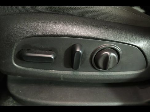 Used 2019 Chevrolet Blazer LT FWD image 13