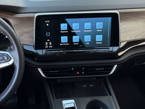 New 2025 Volkswagen Atlas SE image 13