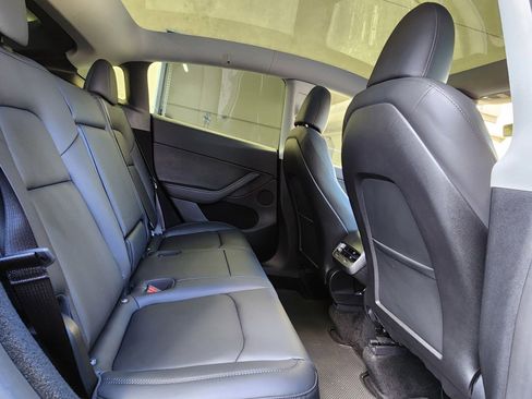 Used 2024 Tesla Model Y Long Range image 50