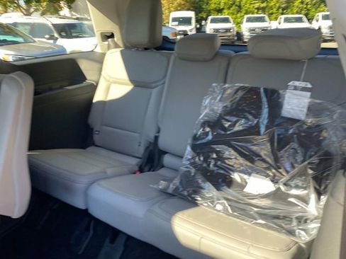 New 2025 Ford Expedition Active AWD/4WD image 8