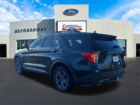 Used 2023 Ford Explorer XLT w/ Equipment Group 202A image 8