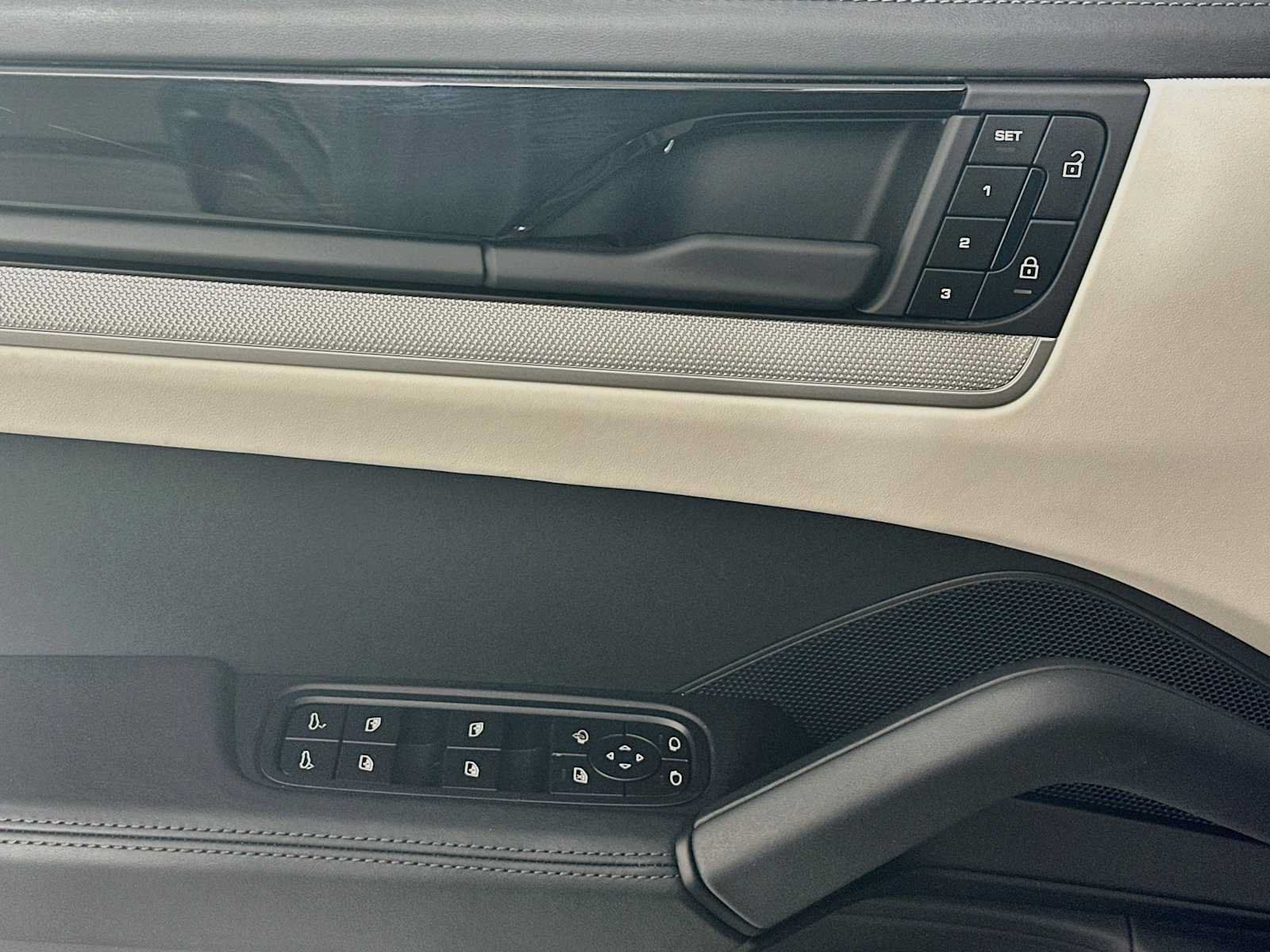 Certified 2026 Porsche Cayenne AWD/4WD image 11