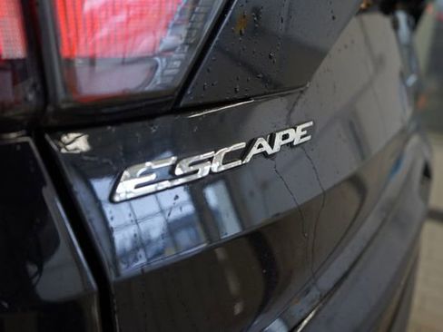 Used 2017 Ford Escape SE w/ Equipment Group 201A image 12