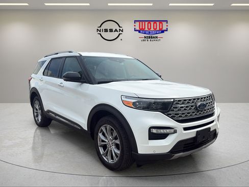 Used 2022 Ford Explorer Limited w/ Equipment Group 301A AWD/4WD image 2