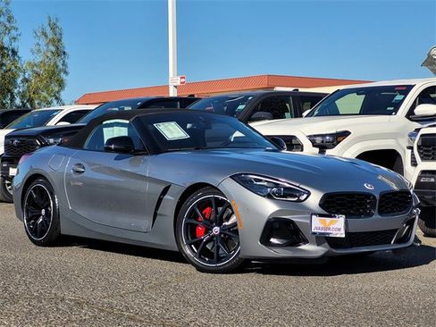 Used 2023 BMW Z4 M40i w/ Premium Package image 2