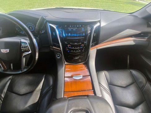 Used 2018 Cadillac Escalade ESV Premium Luxury AWD/4WD image 26