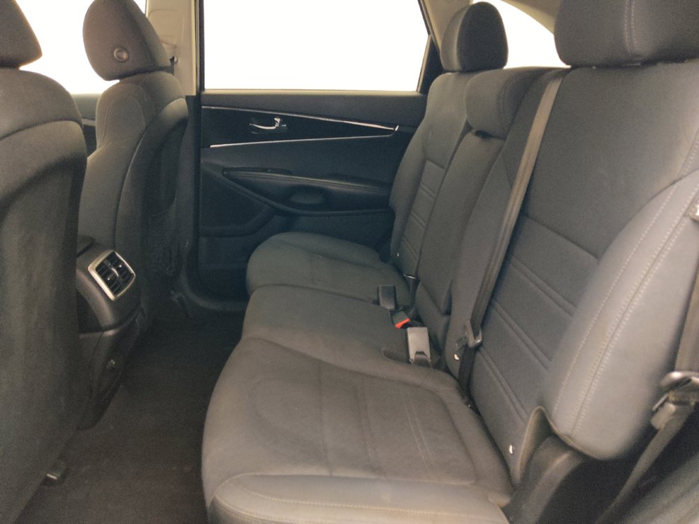 Used 2019 Kia Sorento L FWD image 18