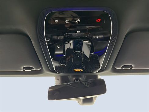 Used 2025 Mercedes-Benz GLC 300 4MATIC image 27