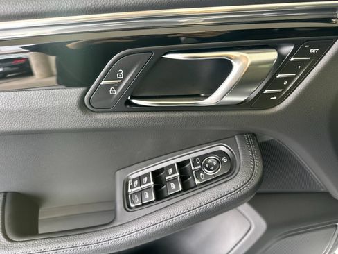 Certified 2026 Porsche Macan AWD/4WD image 12
