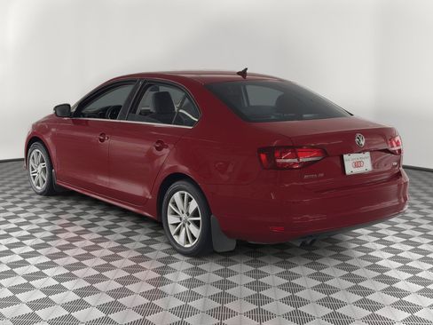 Used 2016 Volkswagen Jetta SE FWD image 3