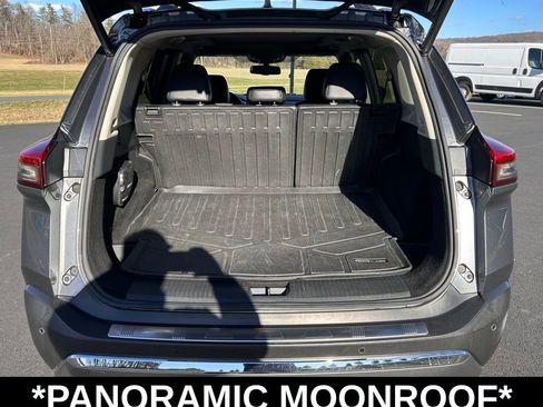 Used 2021 Nissan Rogue Platinum image 11