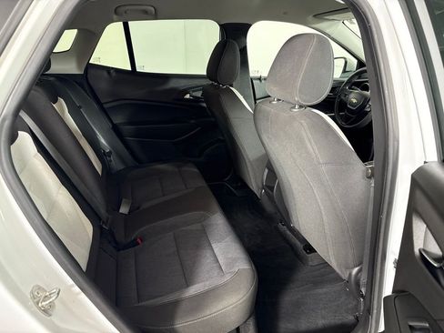 Used 2024 Chevrolet Trax LS w/ LS Convenience Package FWD image 19