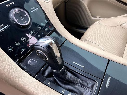 Used 2018 Ford Taurus Limited FWD image 15