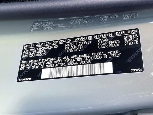 Used 2024 Volvo XC40 B5 Core image 29