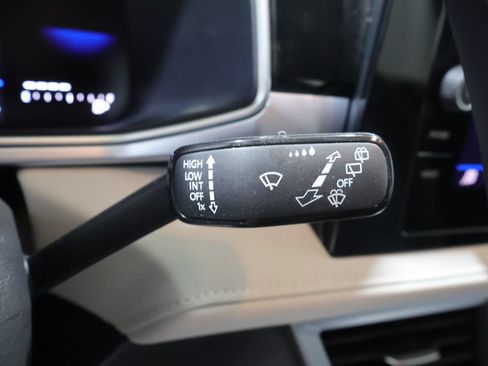 Used 2025 Volkswagen Taos SE AWD/4WD image 37