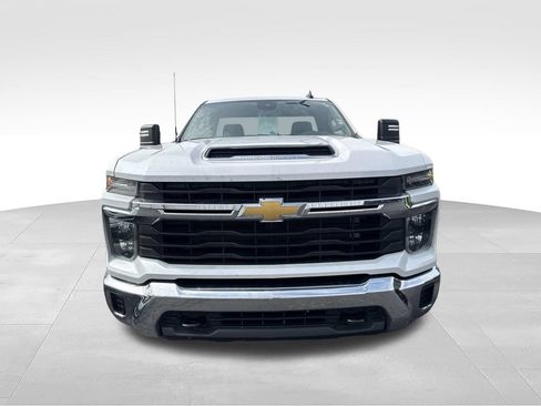 Used 2024 Chevrolet Silverado 2500 LT AWD/4WD image 6
