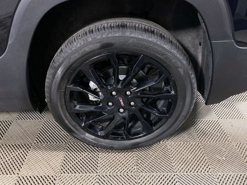 Used 2024 GMC Terrain SLE w/ Driver Convenience Package FWD image 10