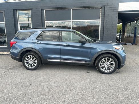 Used 2020 Ford Explorer XLT w/ Equipment Group 202A AWD/4WD image 7