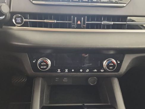 Used 2023 Mitsubishi Outlander SE AWD/4WD image 15