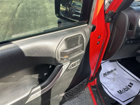 Used 2017 Jeep Wrangler Unlimited Rubicon w/ Cold Weather Group image 19