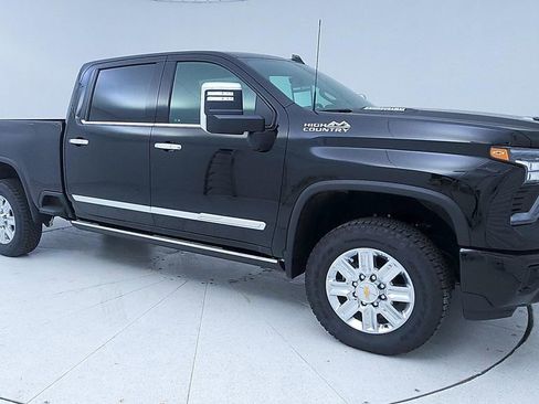 Used 2024 Chevrolet Silverado 2500 High Country w/ Technology Package AWD/4WD image 1