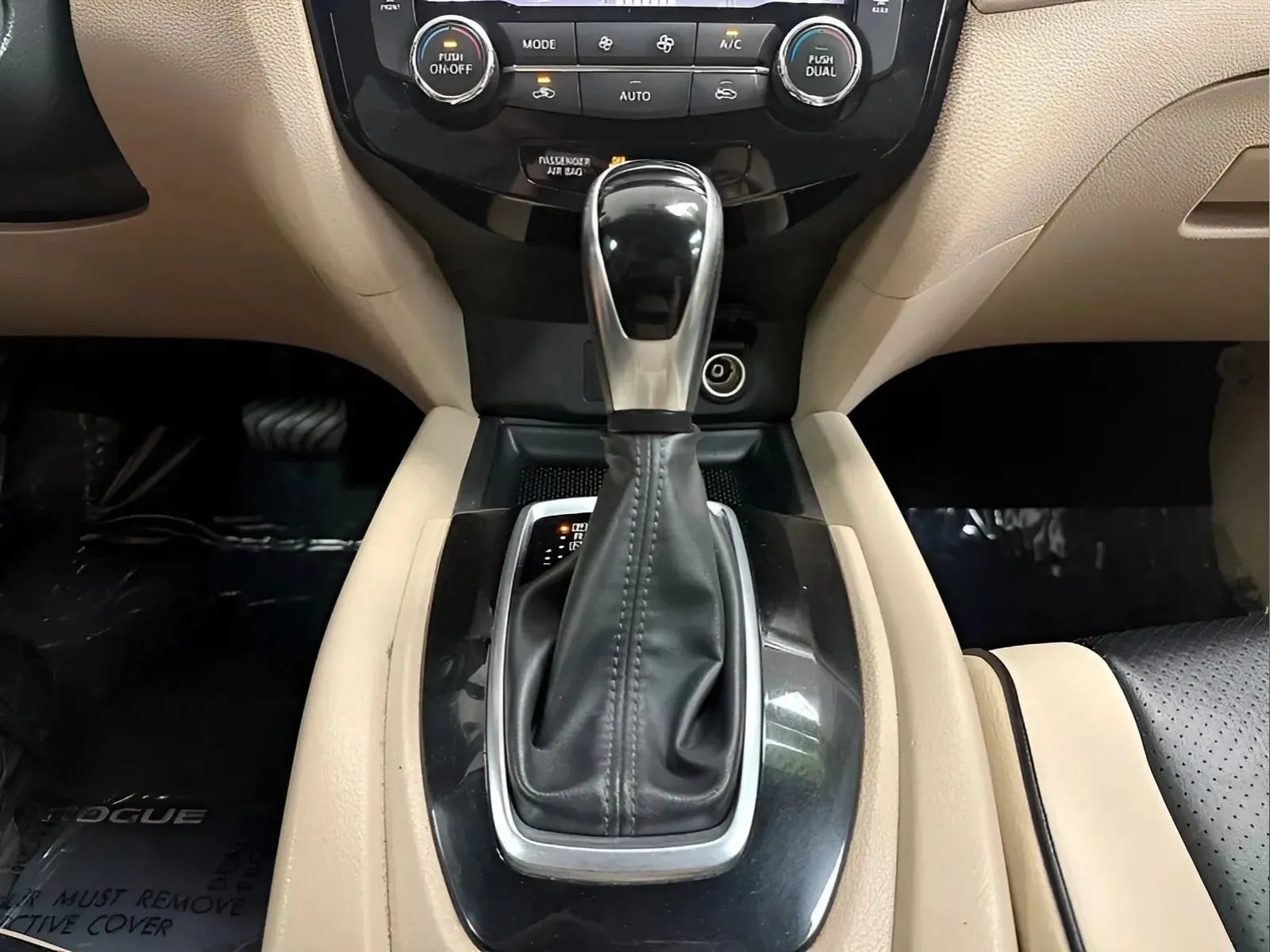 Used 2018 Nissan Rogue SV w/ Premium Package FWD image 21