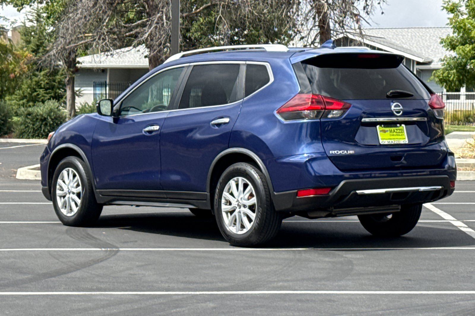 Used 2018 Nissan Rogue SV FWD image 3