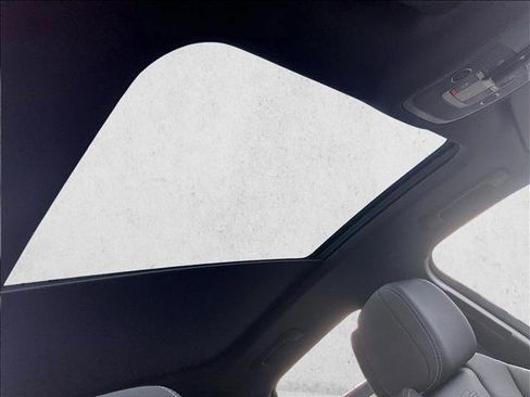 Used 2025 Audi Q3 2.0T Premium w/ Convenience Package image 17