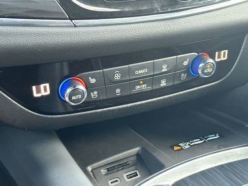 Used 2024 Buick Enclave Premium image 19