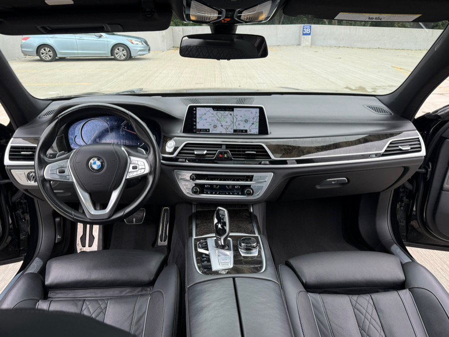 Used 2018 BMW 750i xDrive AWD/4WD image 17