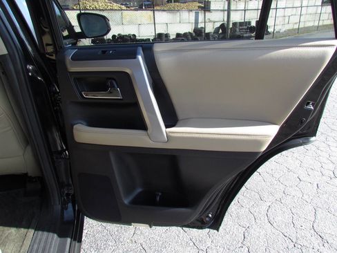 Used 2015 Toyota 4Runner SR5 Premium image 16