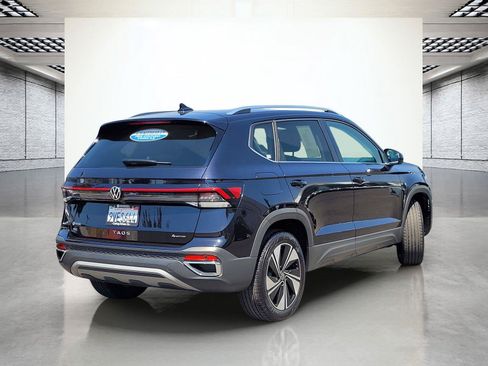 Certified 2025 Volkswagen Taos SE AWD/4WD image 7