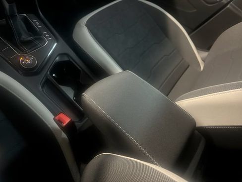 Certified 2025 Volkswagen Taos SE AWD/4WD image 22