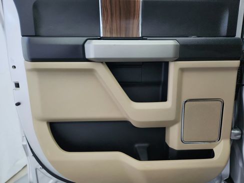 Used 2017 Ford F150 Lariat w/ Equipment Group 502A Luxury AWD/4WD image 31