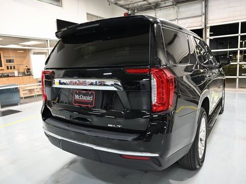 Used 2022 GMC Yukon SLT w/ SLT Premium Package image 5
