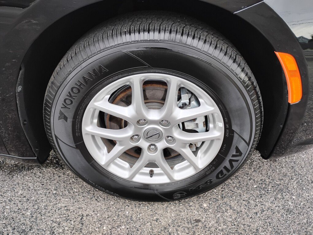 Used 2024 Chrysler Pacifica Touring-L FWD image 27