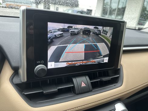 Used 2023 Toyota RAV4 XLE AWD/4WD image 18