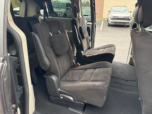Used 2014 Dodge Grand Caravan SE image 31