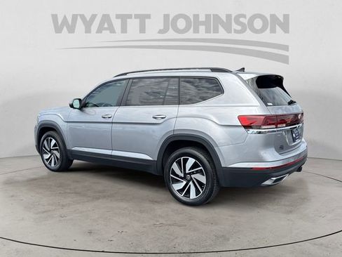 Used 2025 Volkswagen Atlas SE AWD/4WD image 3