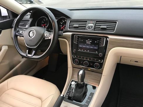 Used 2017 Volkswagen Passat 1.8T SEL Premium image 8