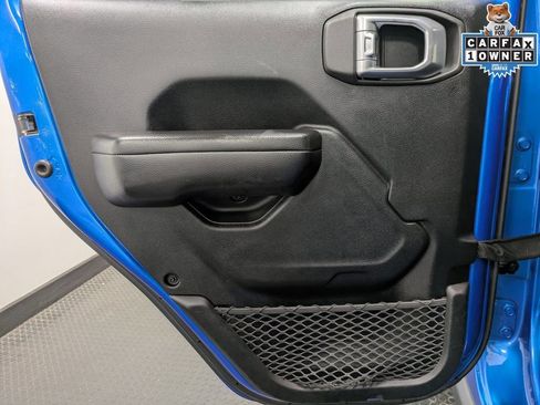 Used 2021 Jeep Gladiator Willys image 23