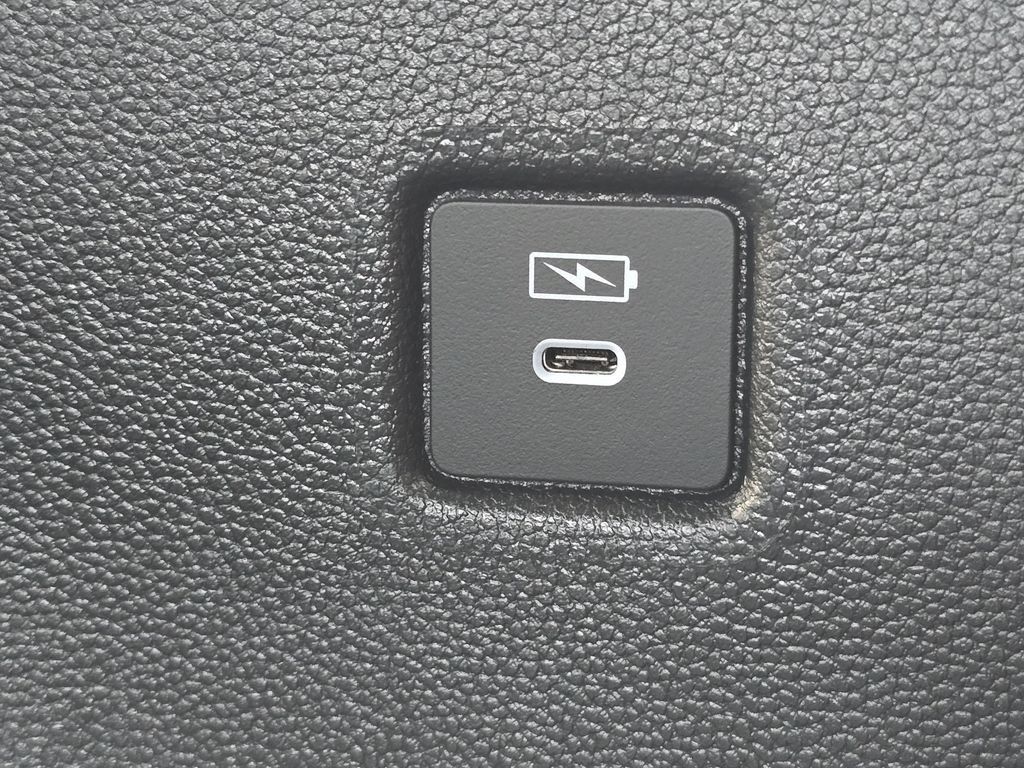 Used 2025 Honda Pilot TrailSport image 19